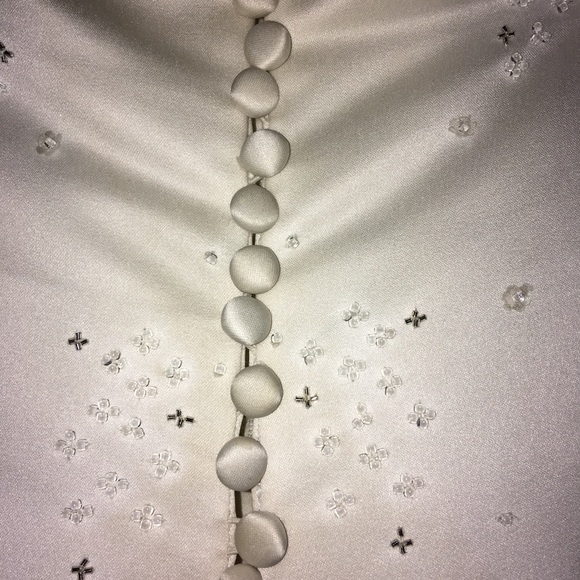 Beautiful satin beaded wedding dress - Picture 5 of 8